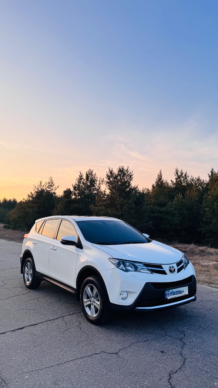 Toyota RAV4 - фото 2
