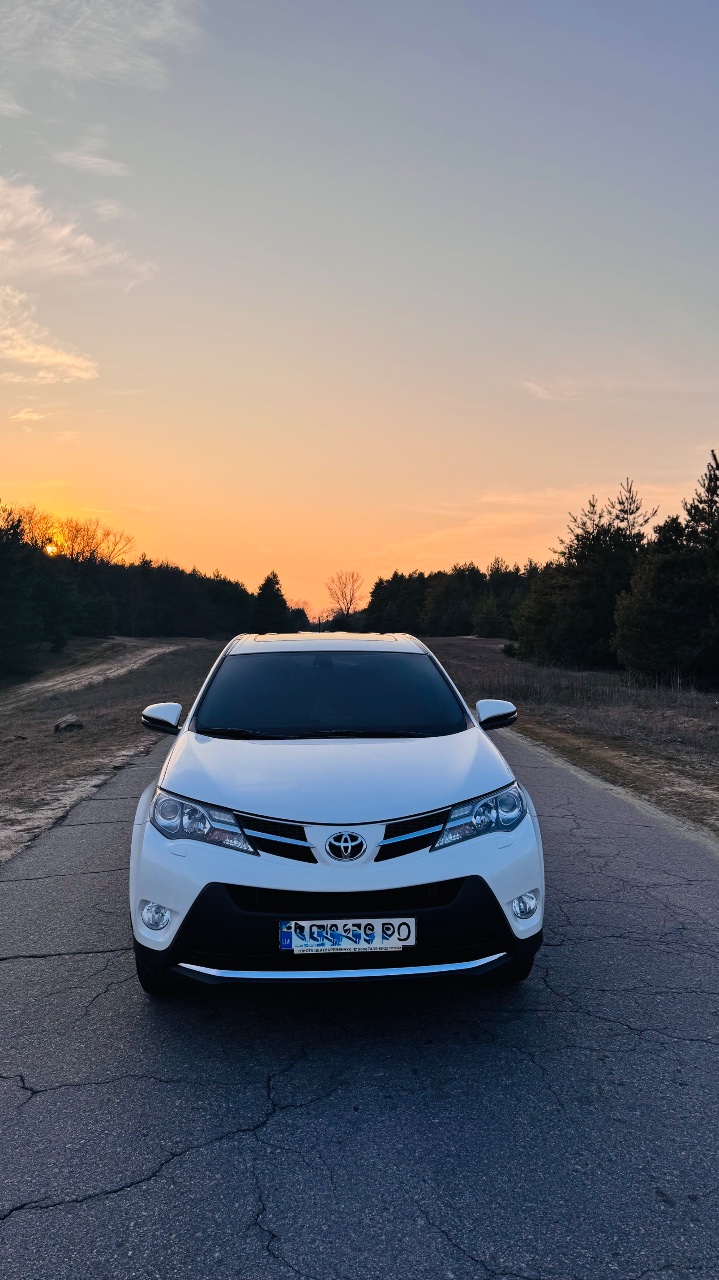 Toyota RAV4 - фото 4