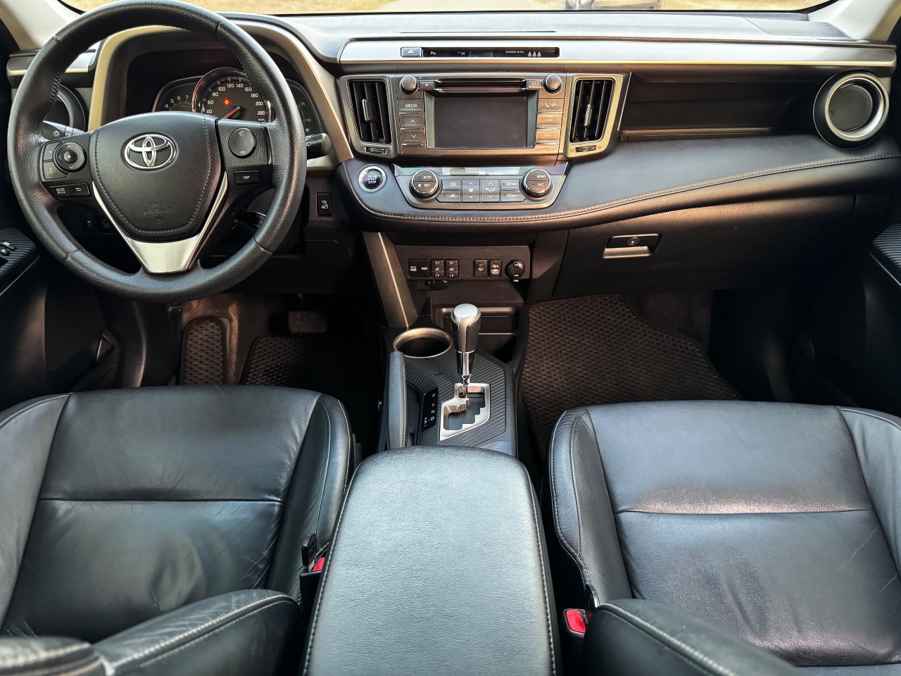 Toyota RAV4 - фото 10