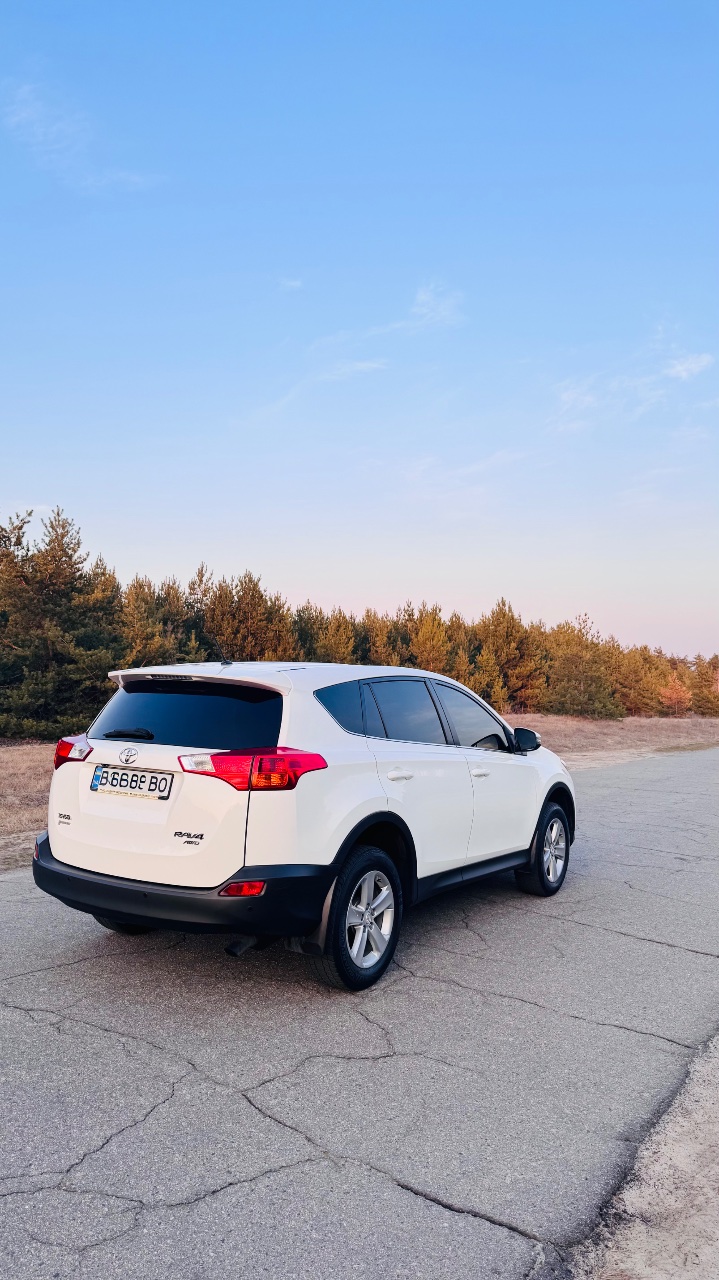 Toyota RAV4 - фото 7