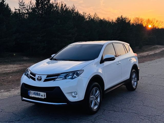 Toyota RAV4 - фото 1