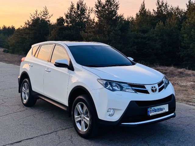 Toyota RAV4 - фото 2