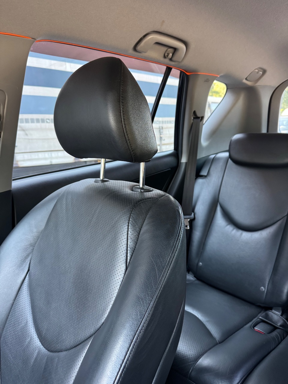 Toyota RAV4 - фото 4