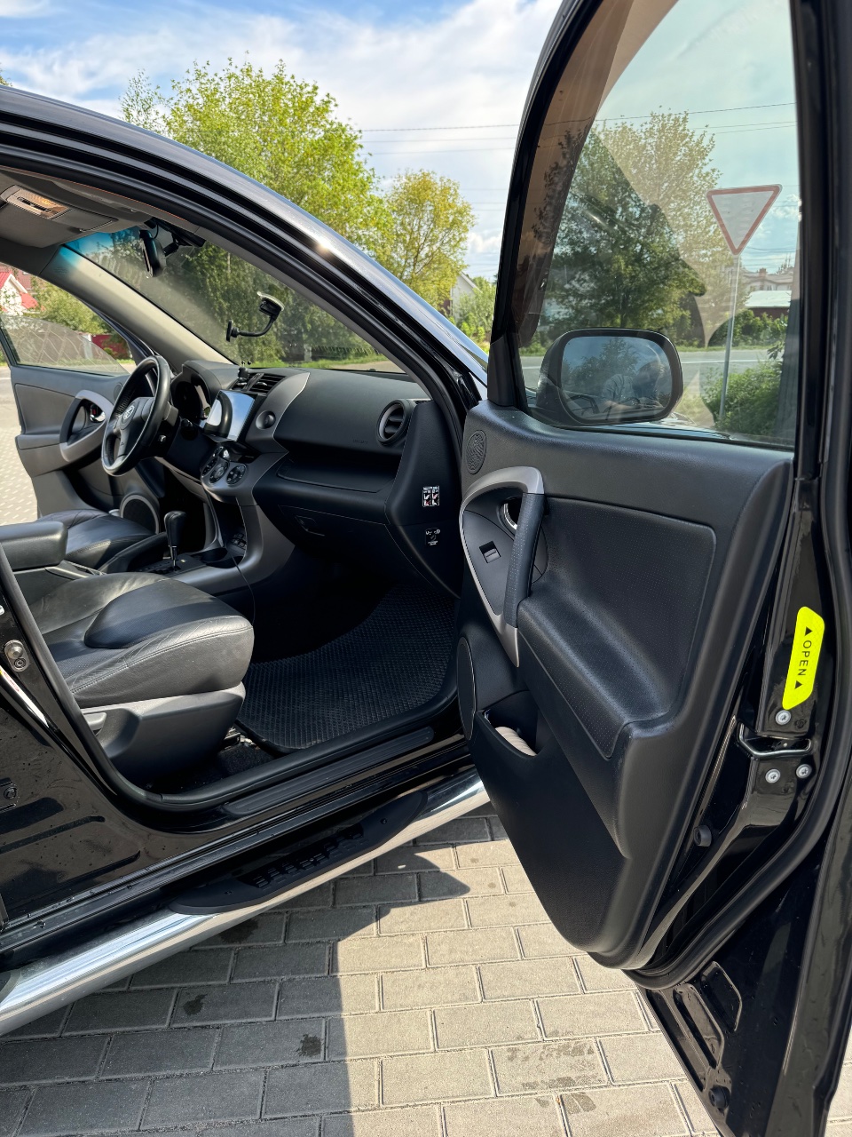 Toyota RAV4 - фото 9