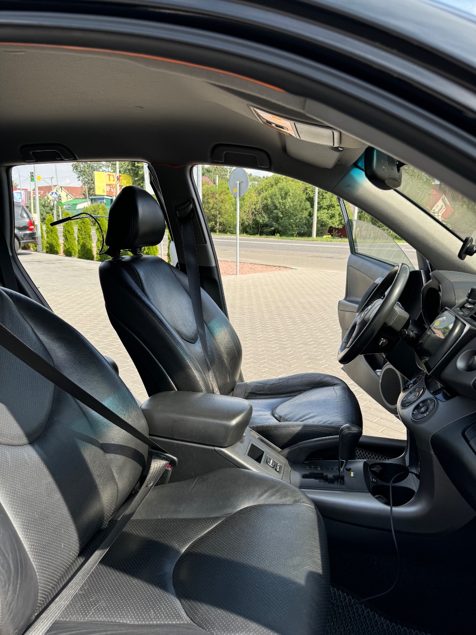 Toyota RAV4 - фото 10