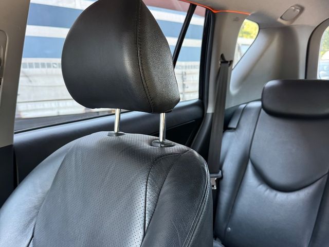 Toyota RAV4 - фото 4