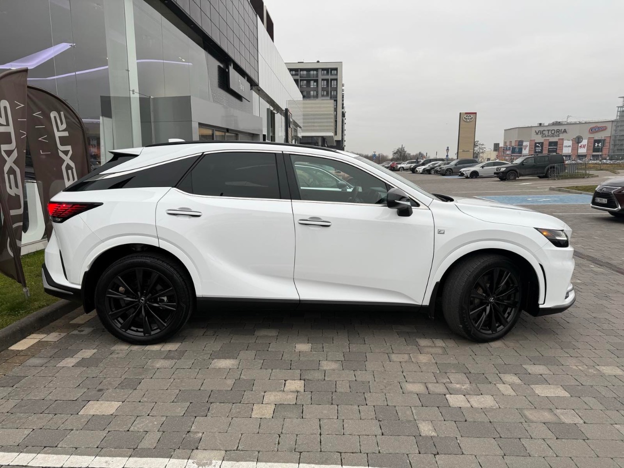 Lexus RX - фото 25