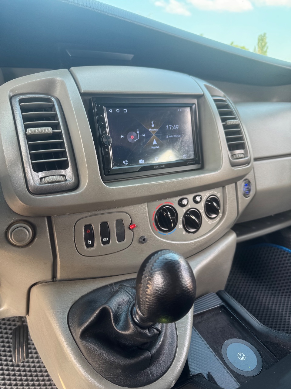 Opel Vivaro - фото 12