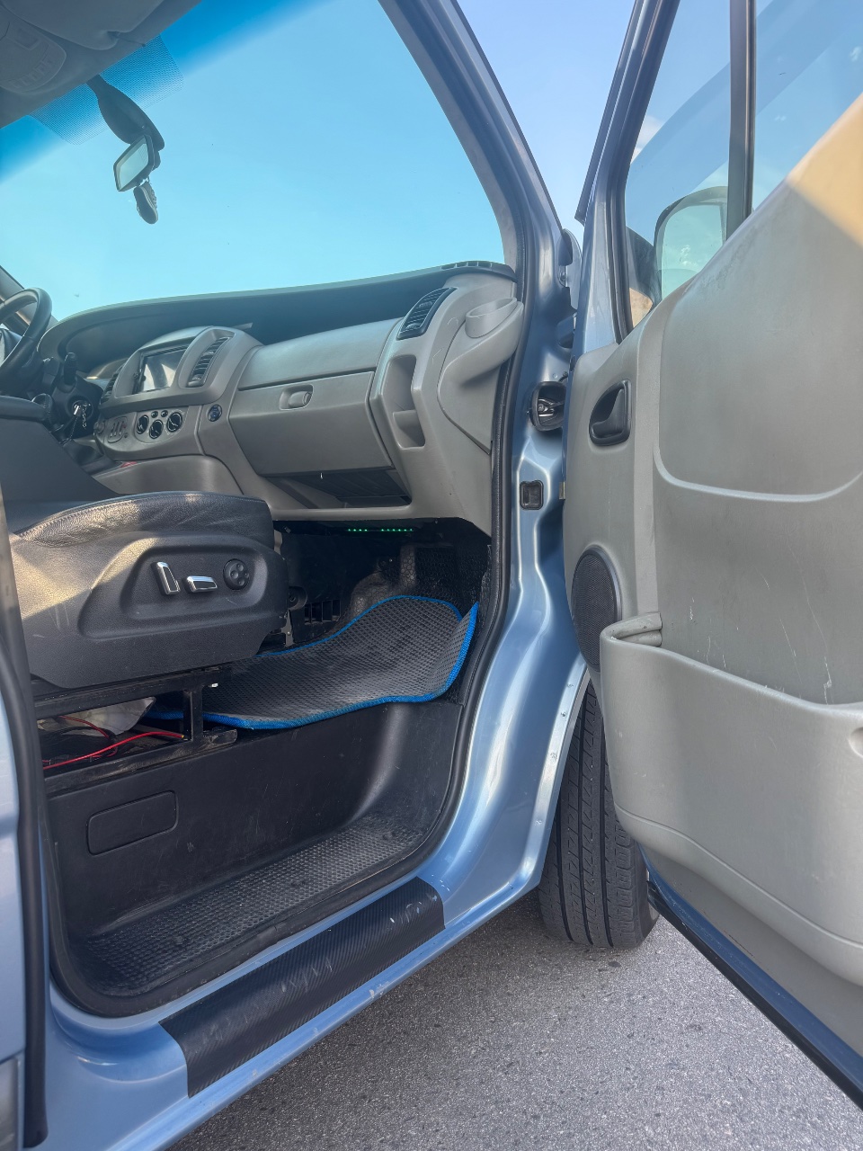 Opel Vivaro - фото 24