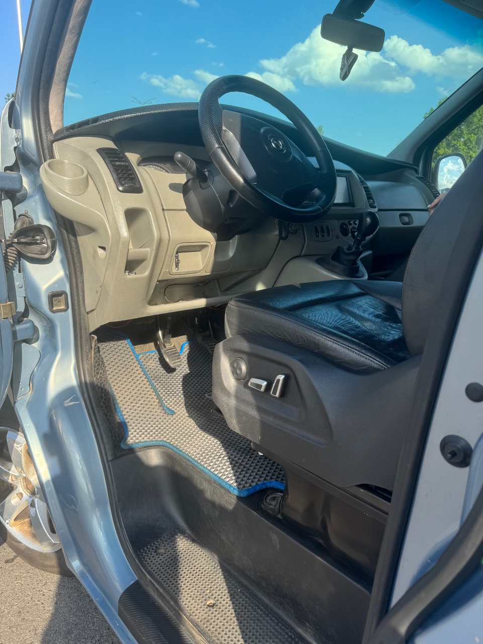 Opel Vivaro - фото 25