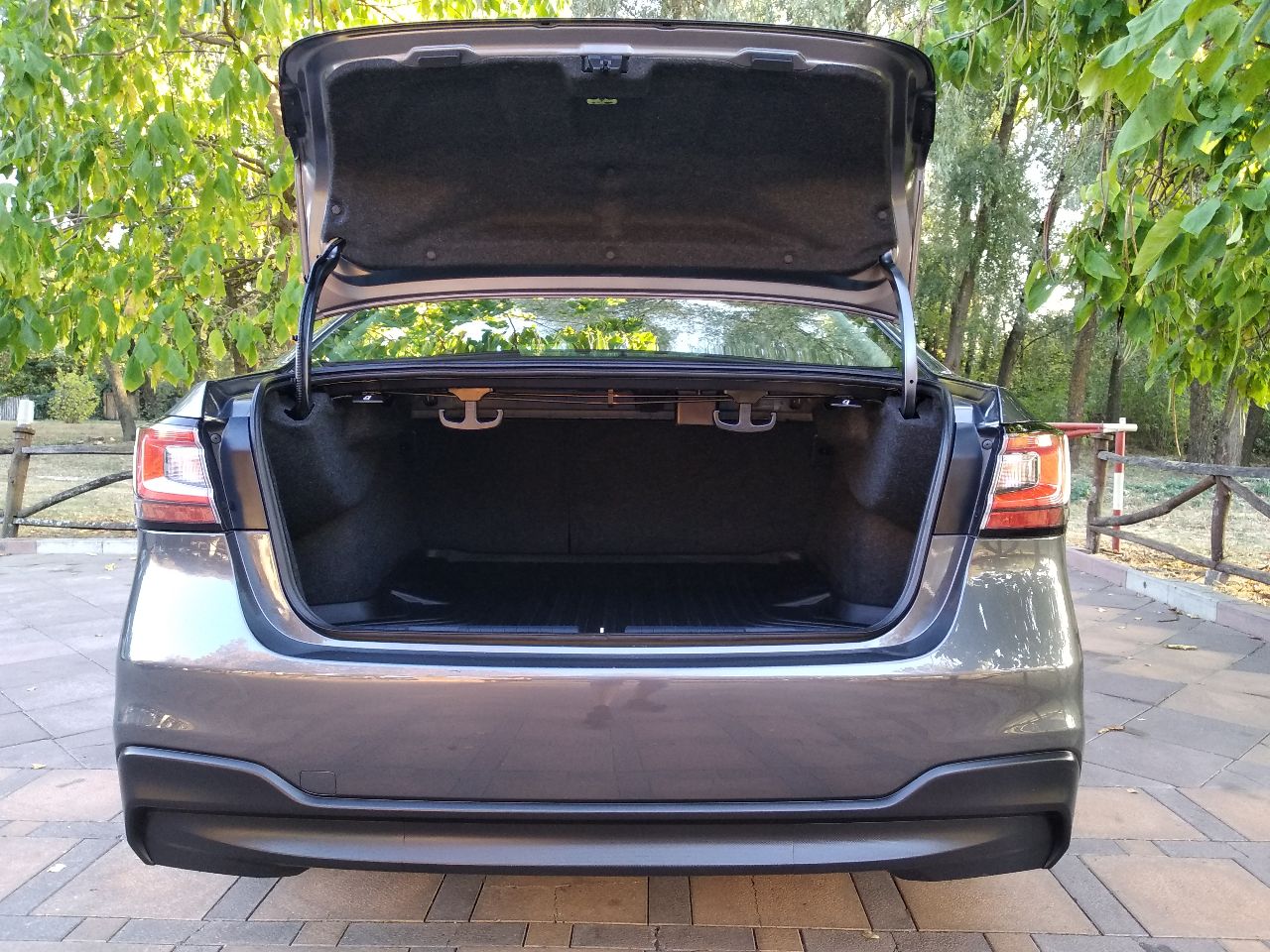 Subaru Legacy - фото 12