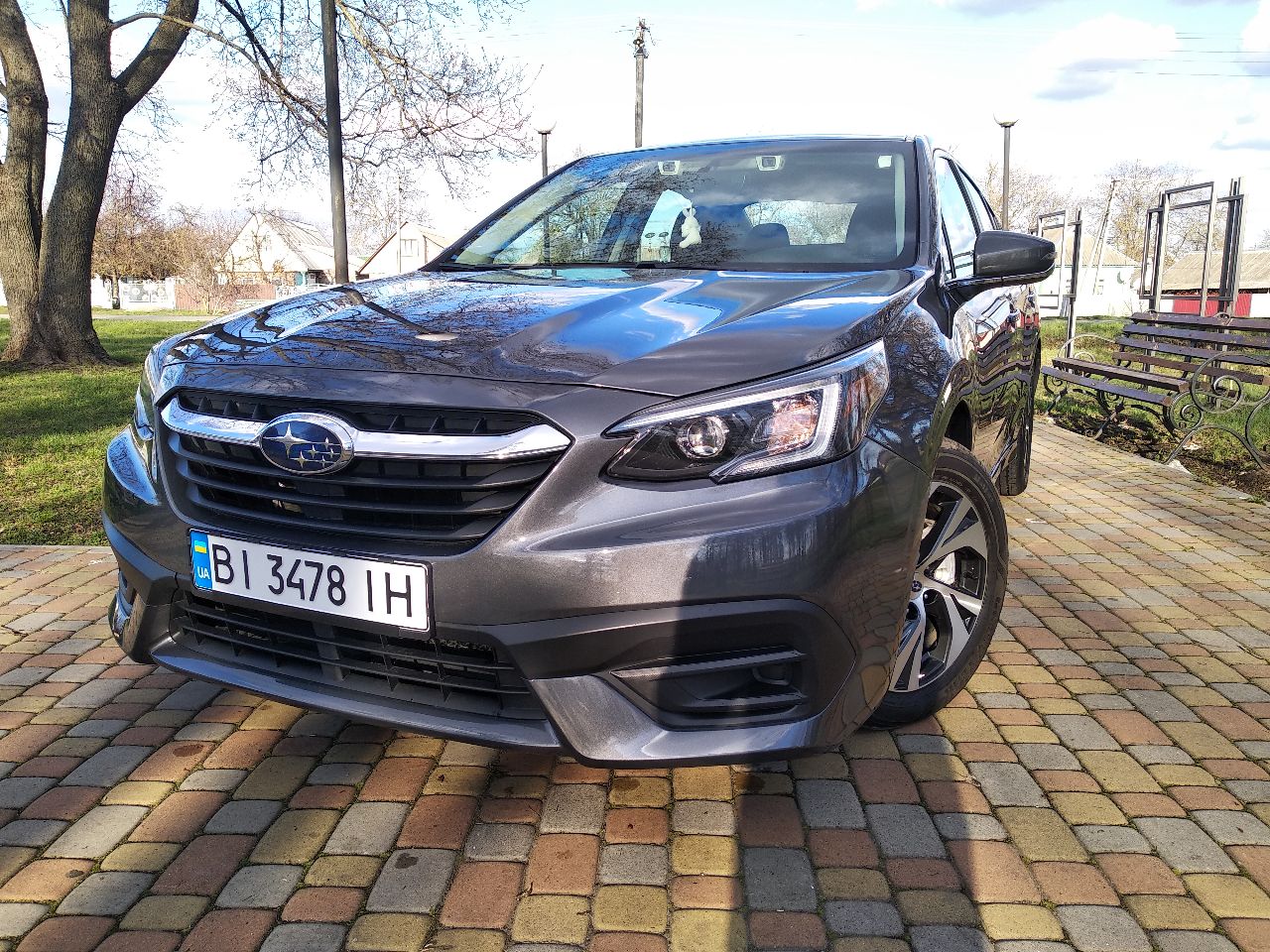 Subaru Legacy - фото 2