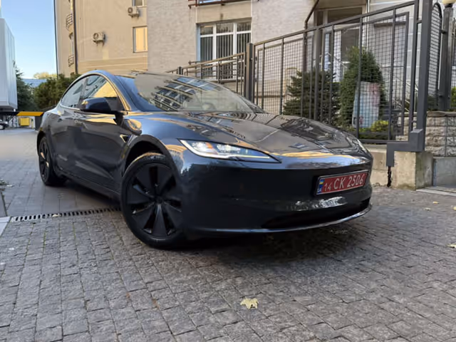 Tesla Model 3 - зображення 2