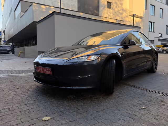 Tesla Model 3 - зображення 3