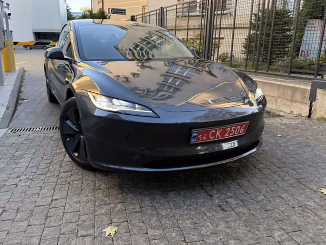 Tesla Model 3 - зображення 1
