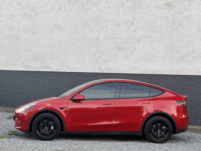 Tesla Model Y 2023, Чернівці, $26 500 - зображення 3