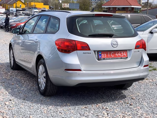 Opel Astra 2015, Рівне, $7 500 - зображення 3