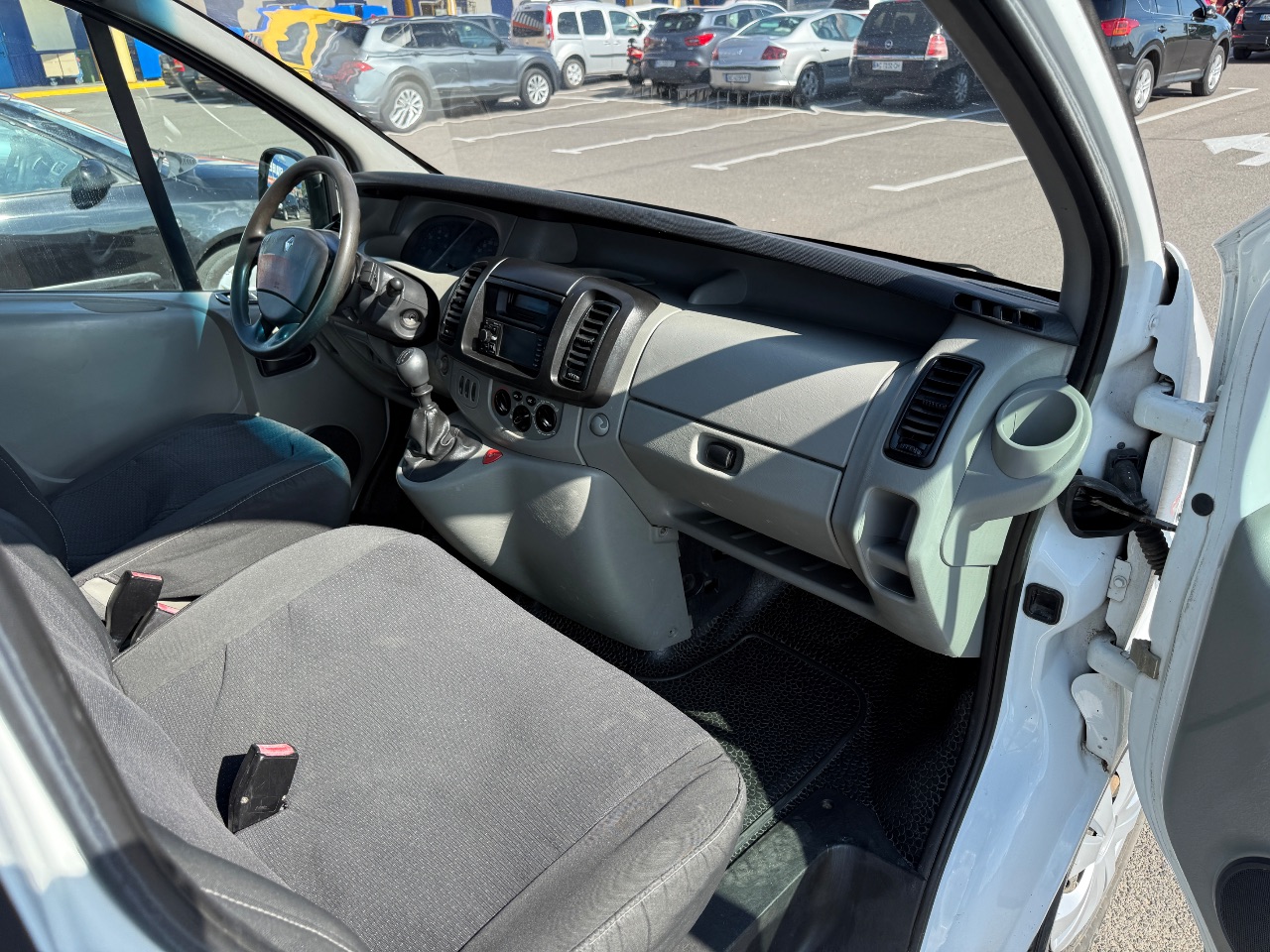 Renault Trafic - фото 13