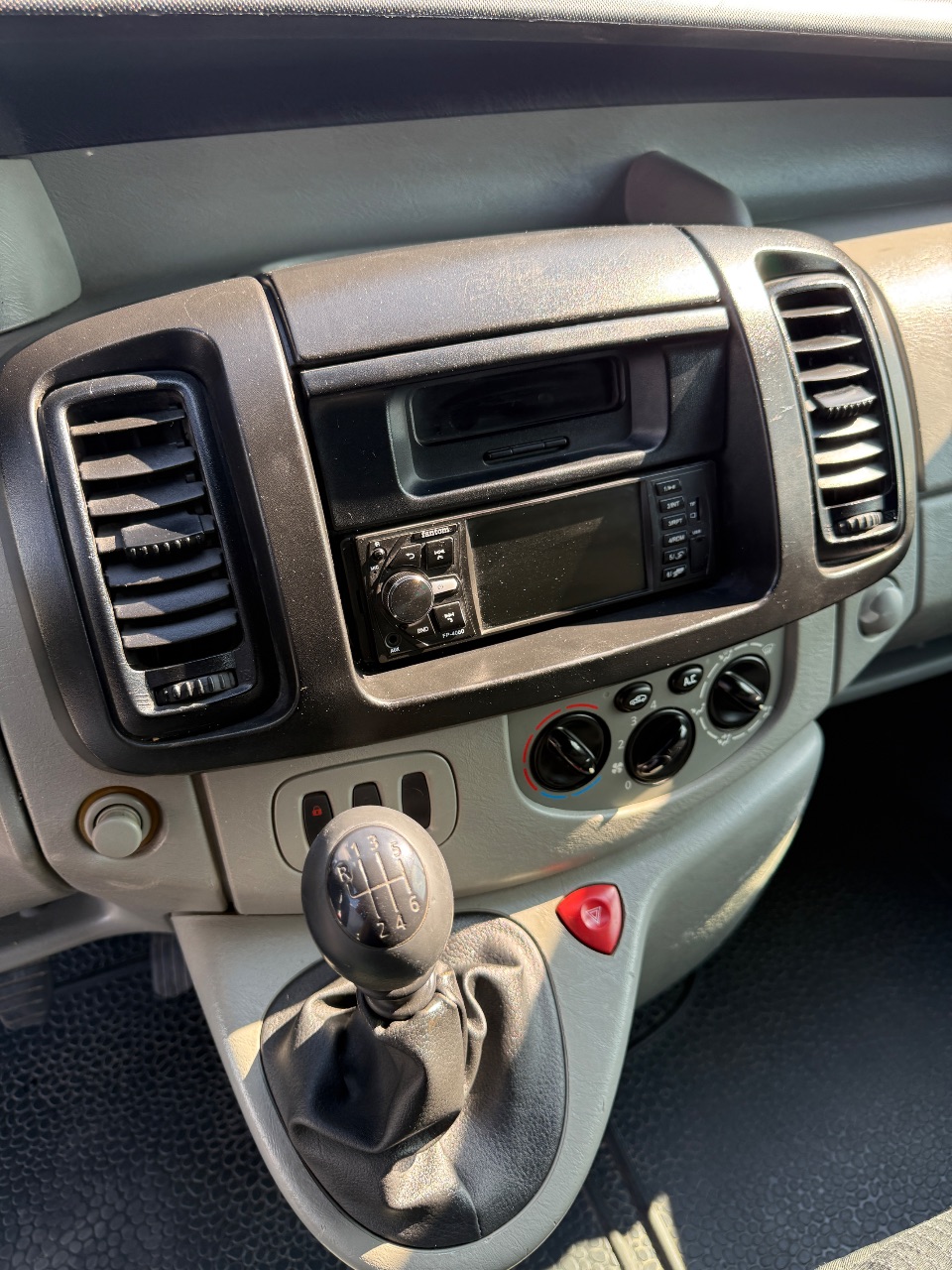 Renault Trafic - фото 10