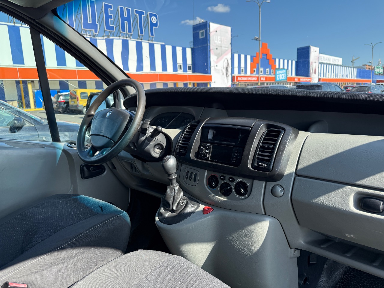 Renault Trafic - фото 16