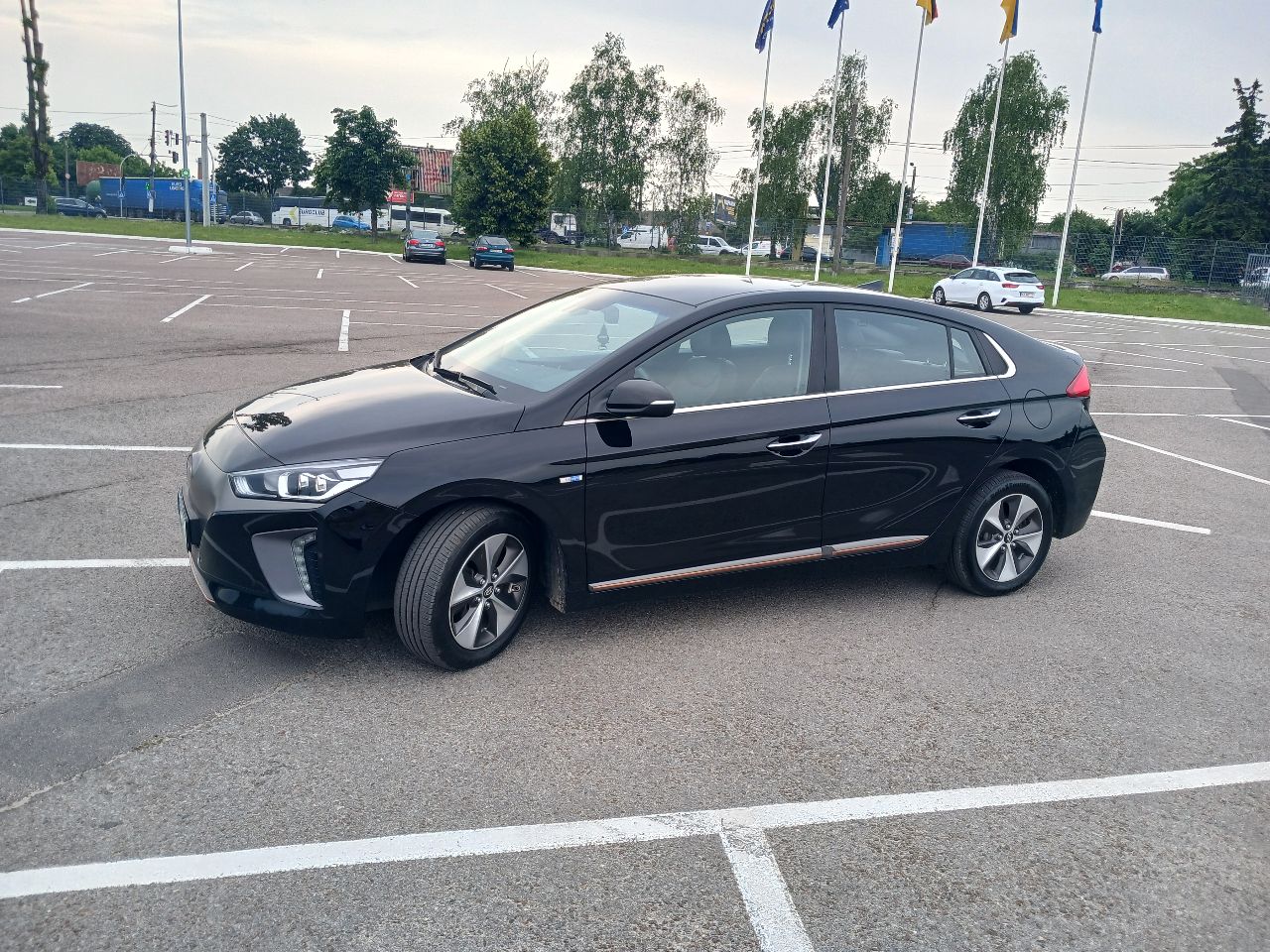Hyundai IONIQ - фото 11