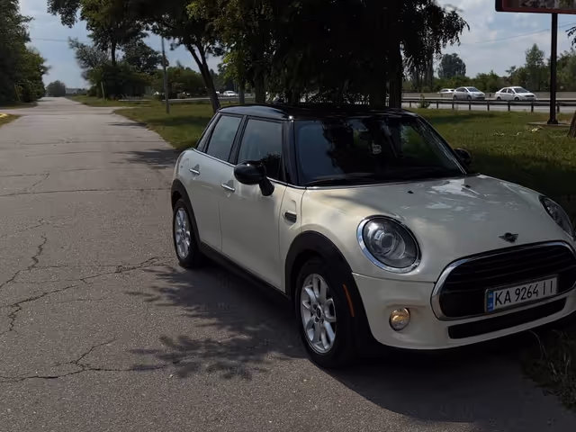 Mini Hatch - зображення 1