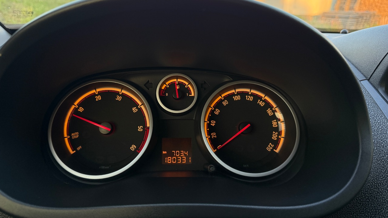 Opel Corsa - фото 10