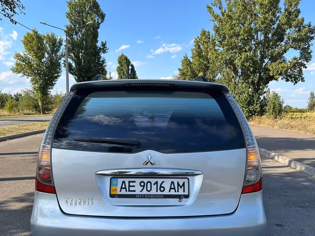 Mitsubishi Grandis - зображення 5