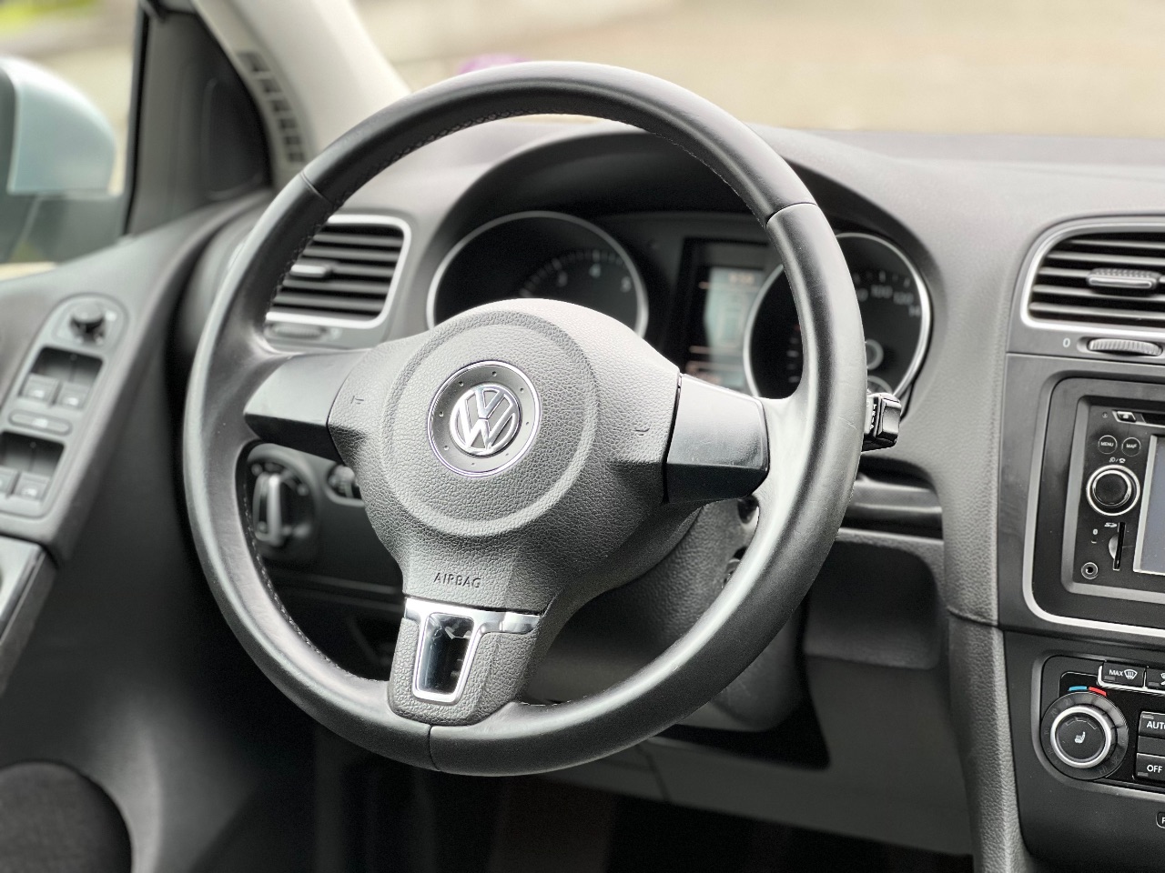 Volkswagen Golf - фото 10