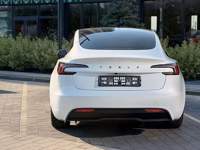 Tesla Model 3 2024, Одеса, $19 000 - зображення 5