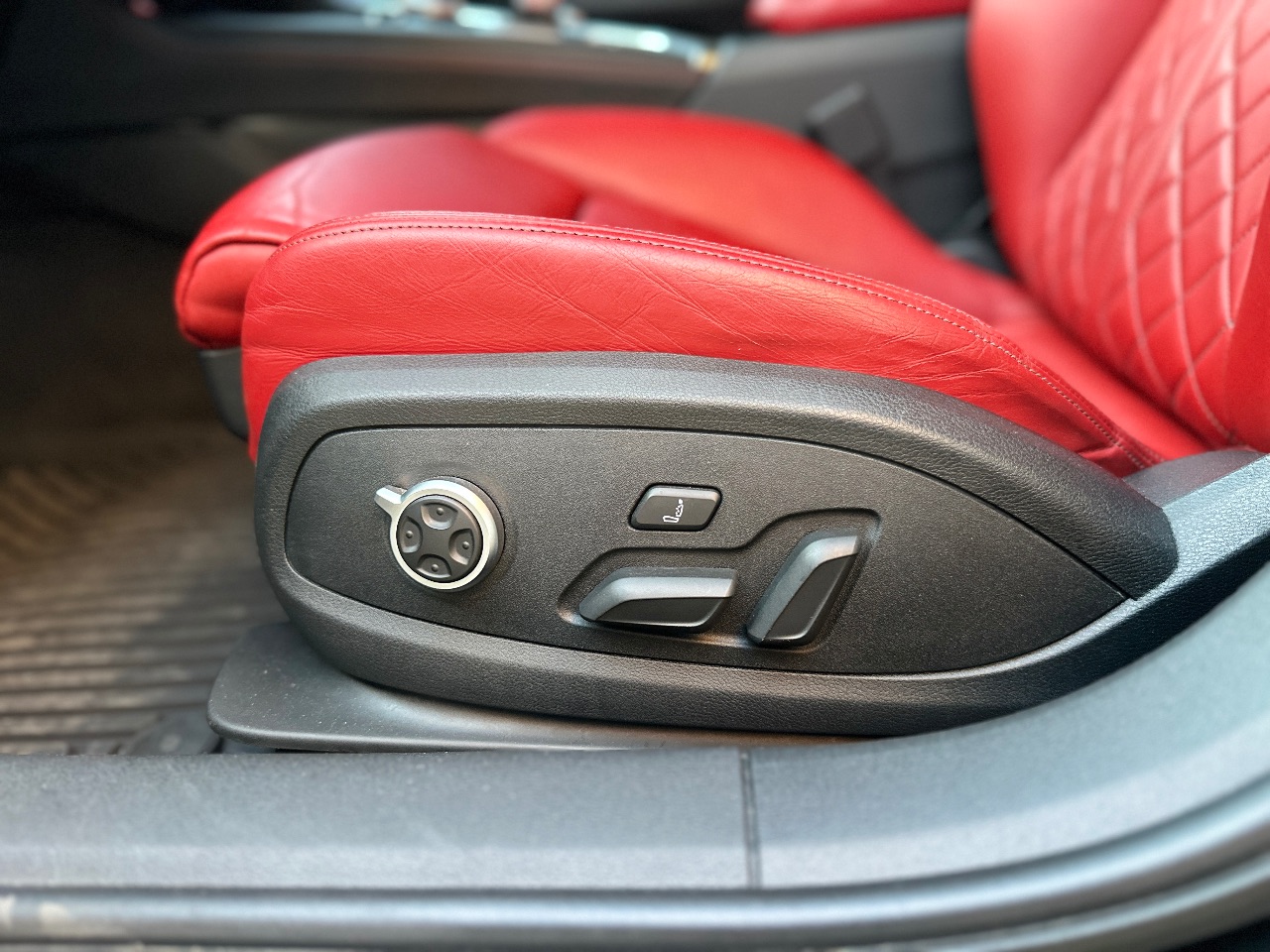 Audi S4 - фото 16