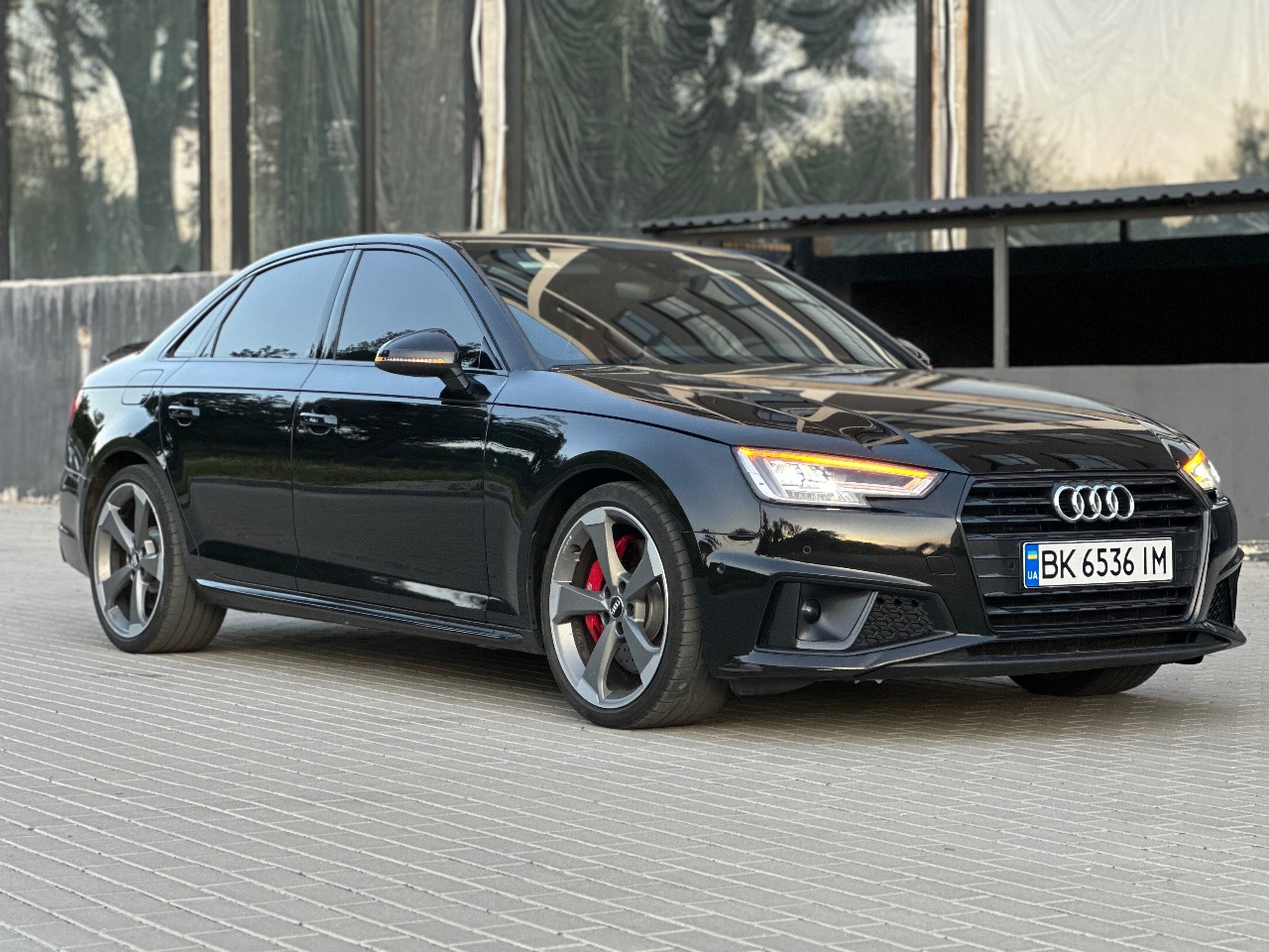 Audi S4 - фото 1