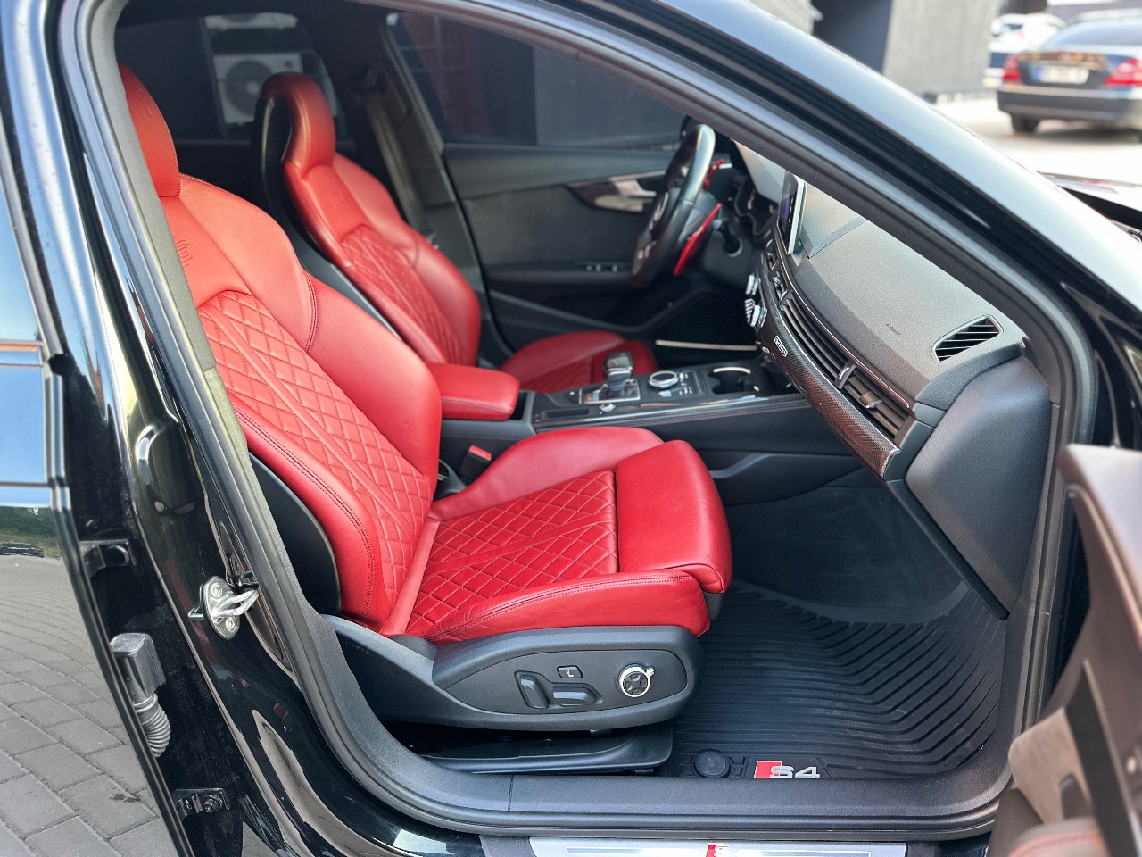 Audi S4 - фото 17