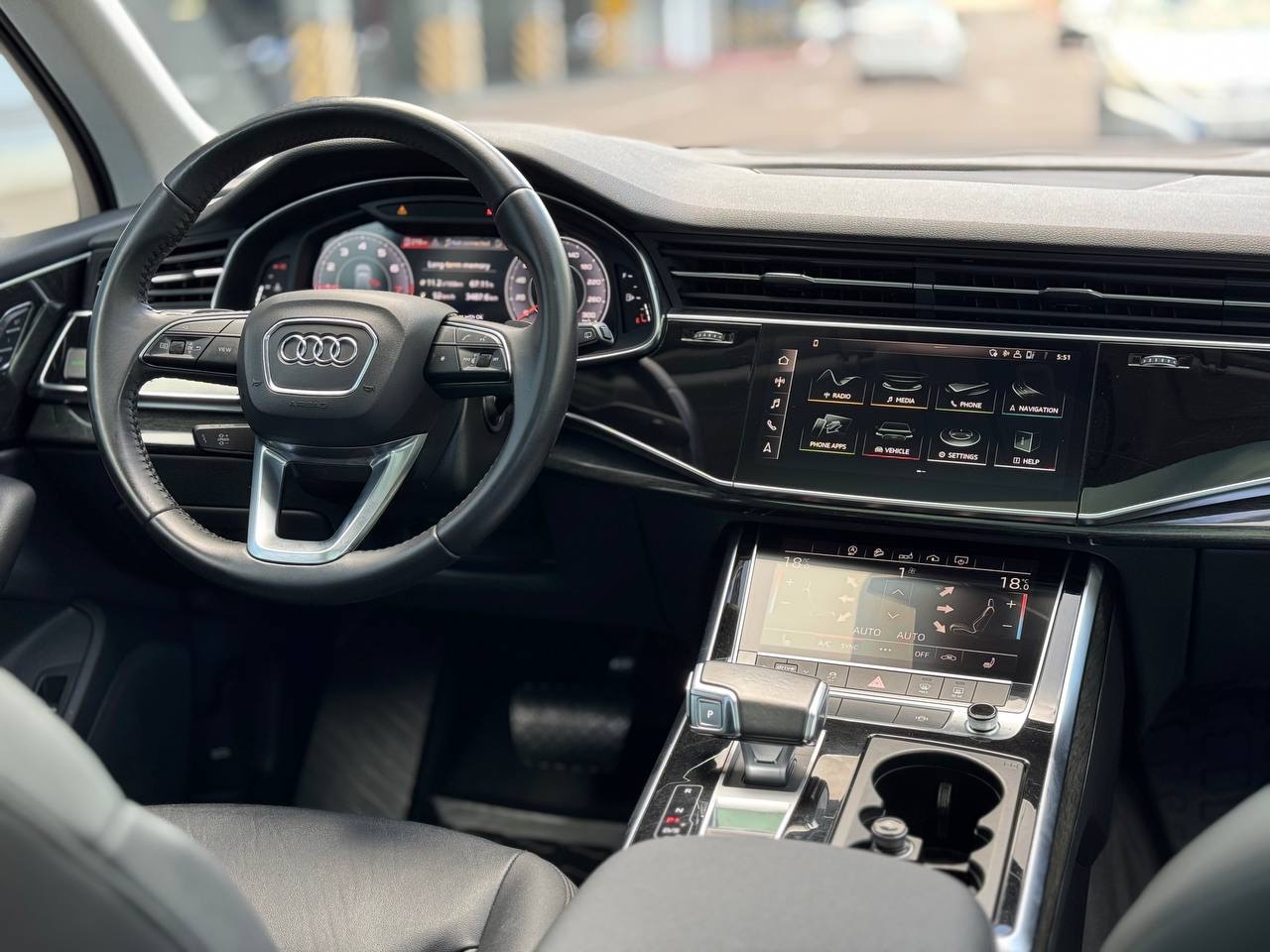 Audi Q7 - фото 20