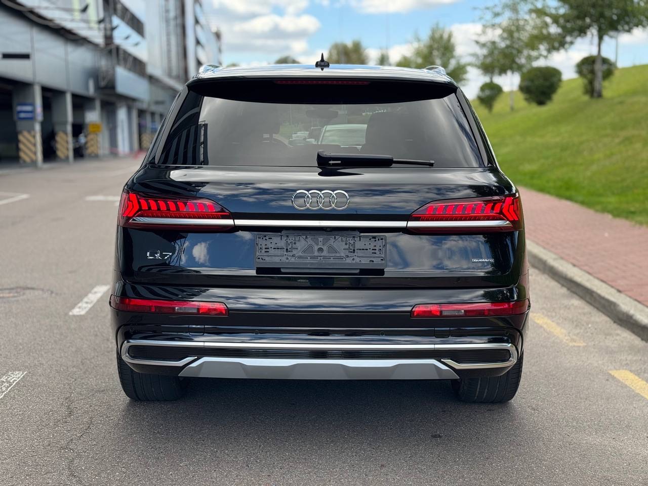 Audi Q7 - фото 11