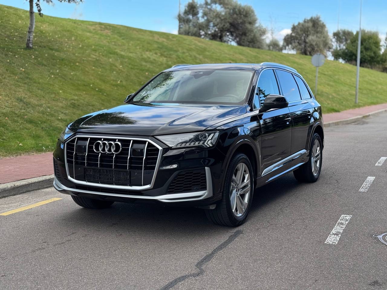 Audi Q7 - фото 2