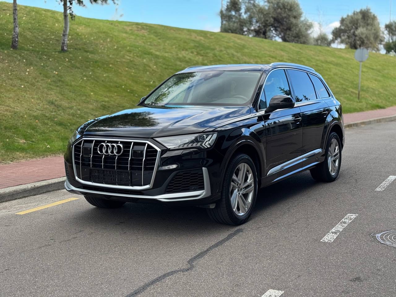 Audi Q7 - фото 1