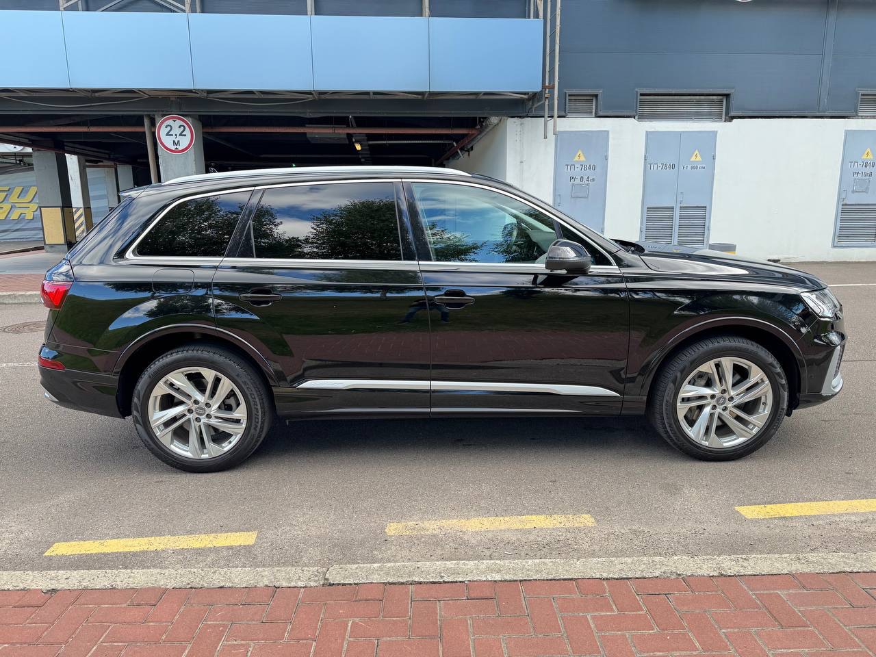 Audi Q7 - фото 7