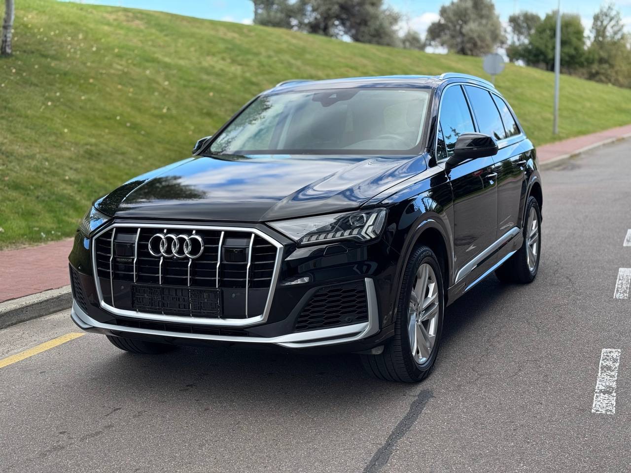 Audi Q7 - фото 3