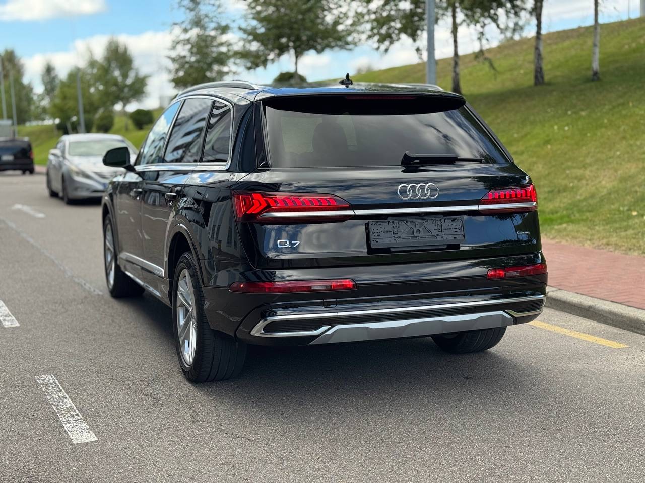 Audi Q7 - фото 12