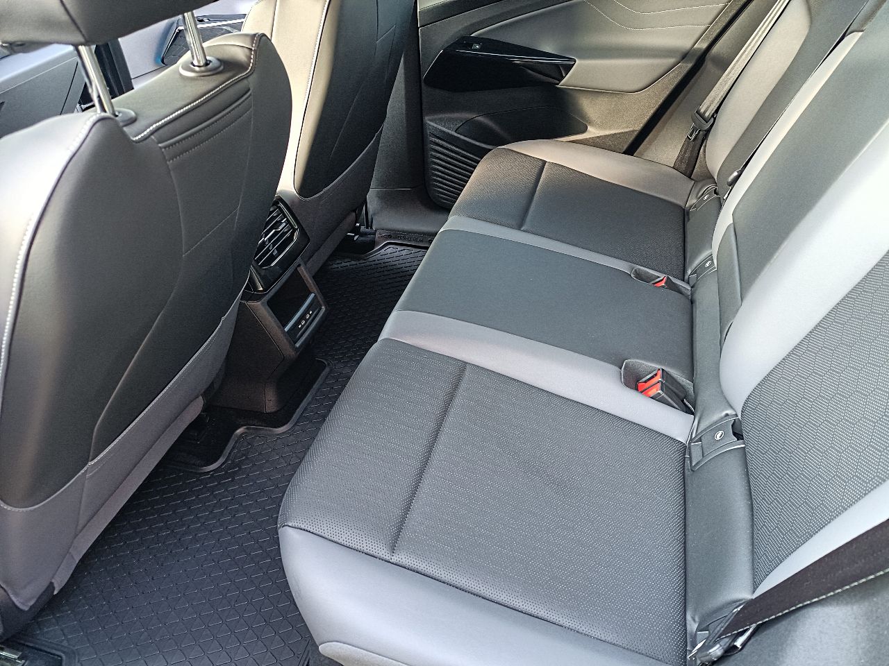 Volkswagen ID.4 - фото 7