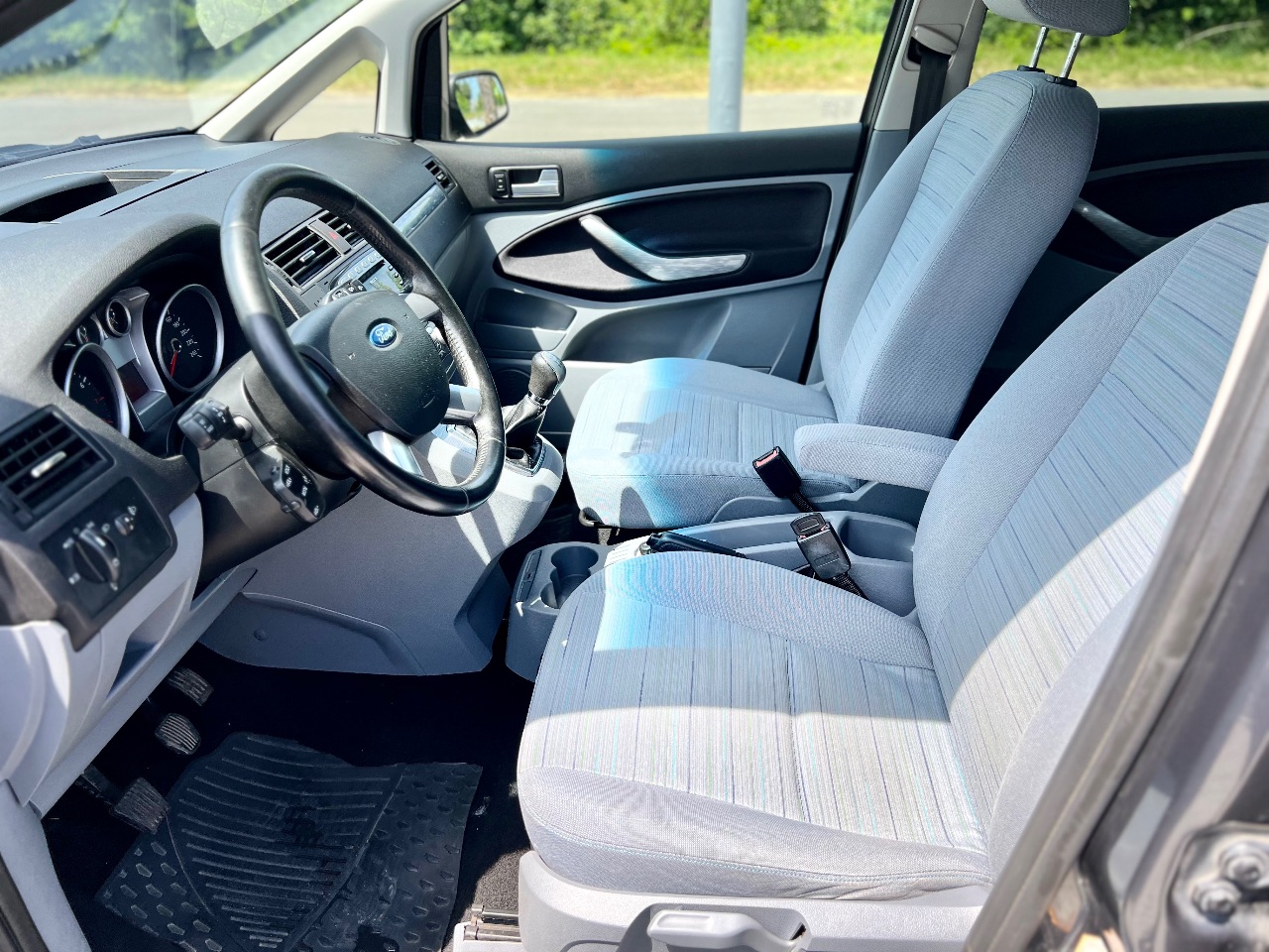 Ford C-MAX - фото 12