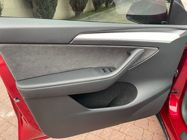 Tesla Model Y - фото 2