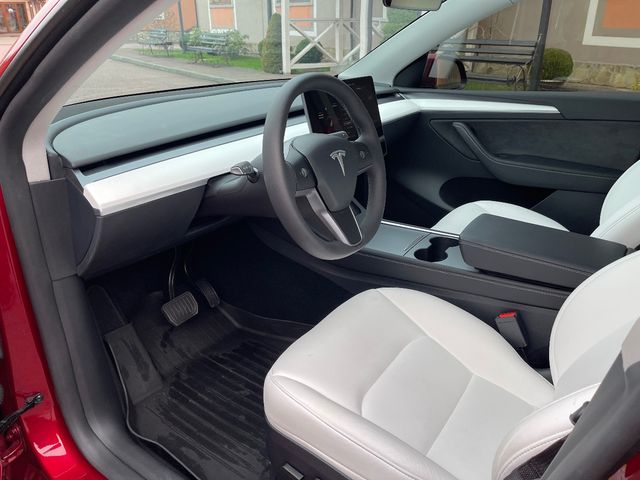 Tesla Model Y - фото 4