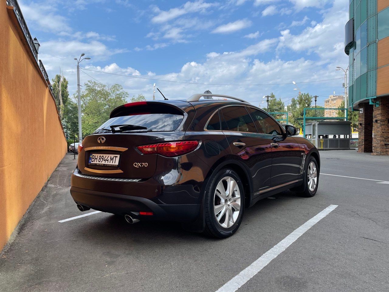 Infiniti QX70 - фото 6