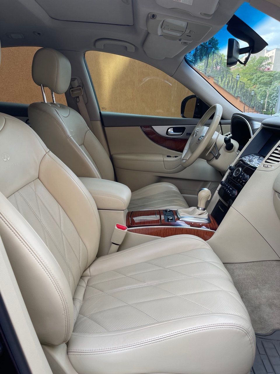 Infiniti QX70 - фото 19