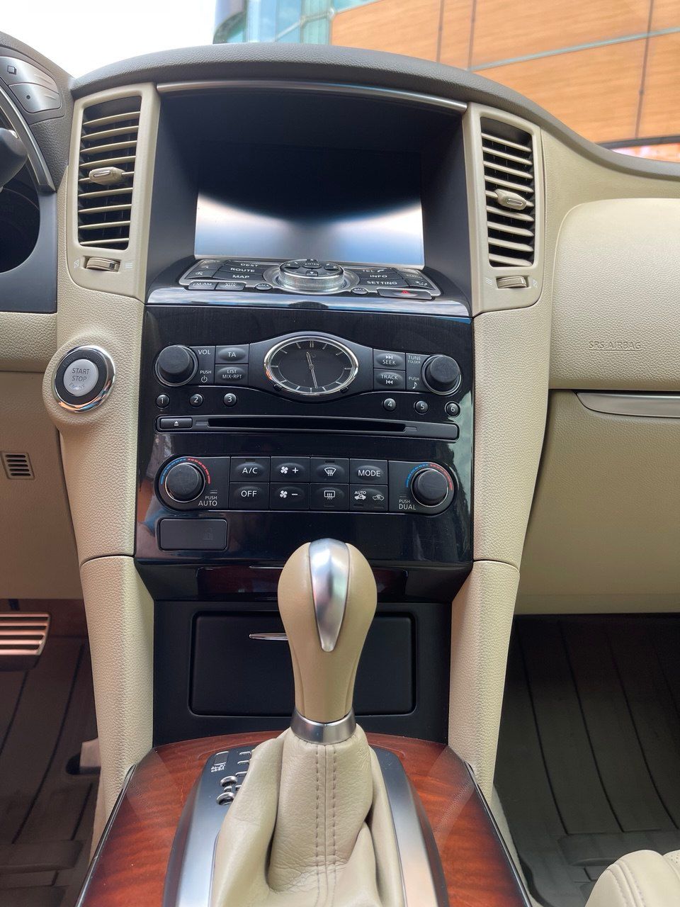 Infiniti QX70 - фото 11