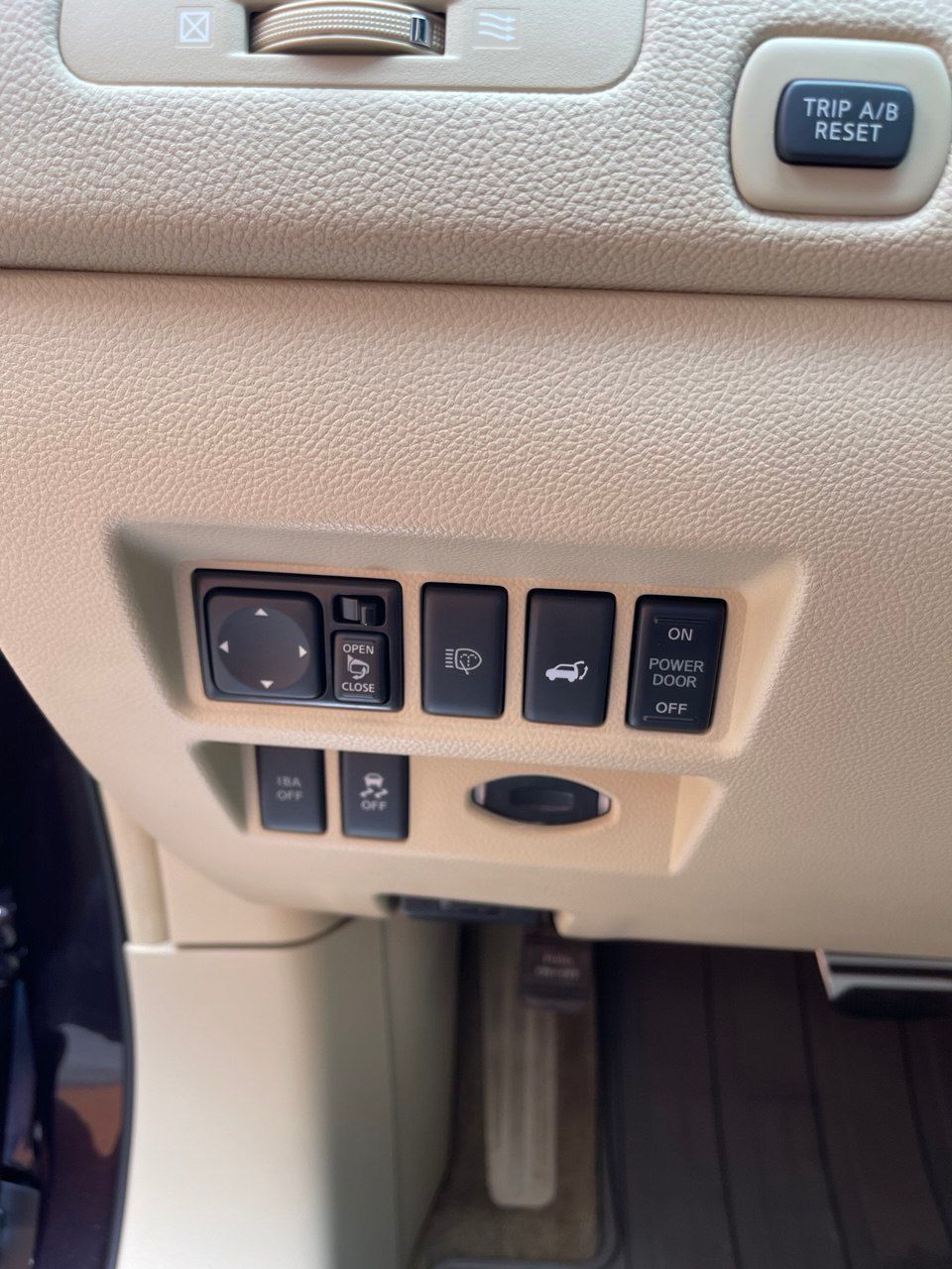 Infiniti QX70 - фото 1