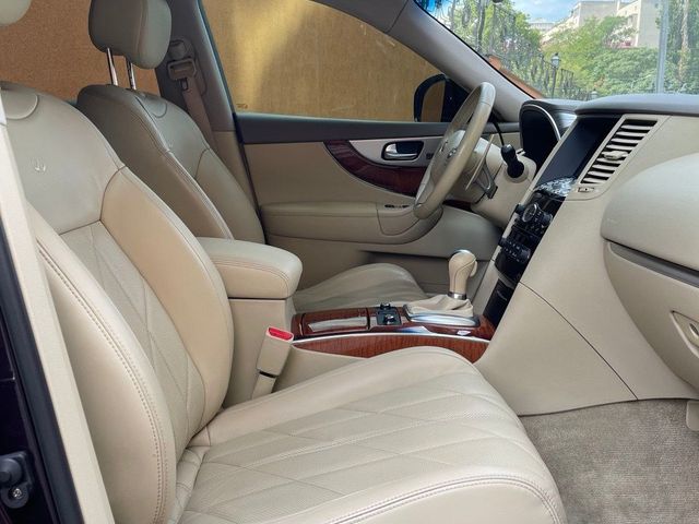 Infiniti QX70 - фото 4