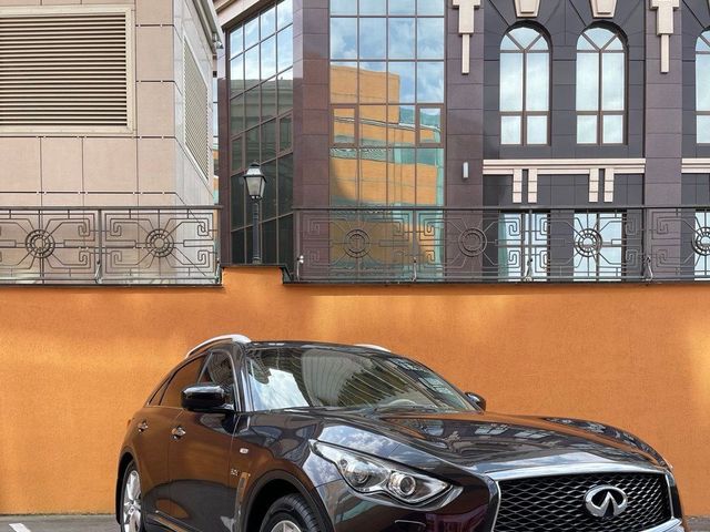 Infiniti QX70 - фото 1